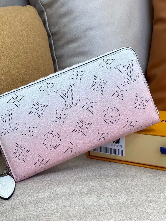 Affordable VUITTON LOUIS ZIPPY WALLET 0525